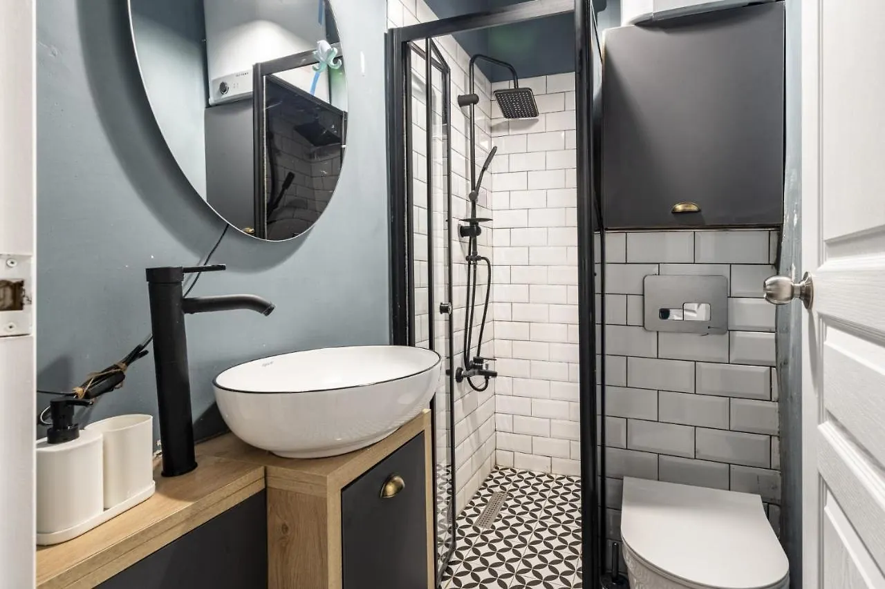 Central And Modern Flat 5 Min To Taksim Square Istanboel 0*,  Turkije