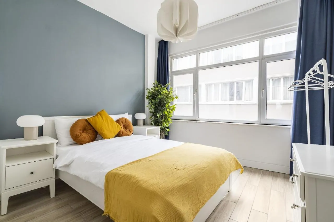 Central And Modern Flat 5 Min To Taksim Square Istanboel